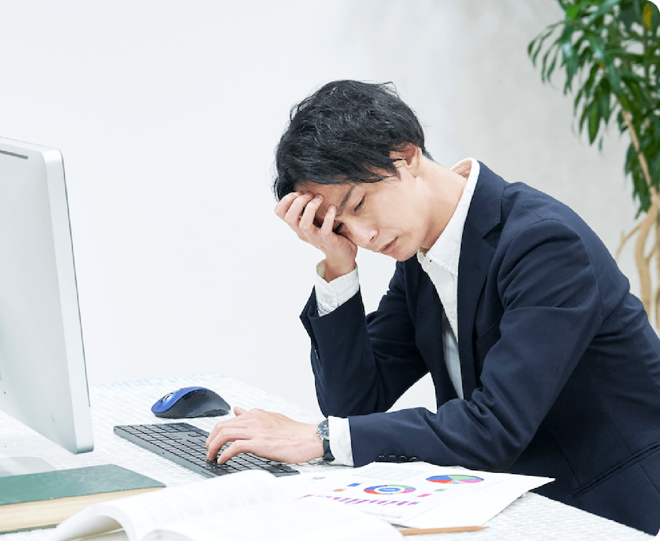 オフィスでミーティングをしている様子